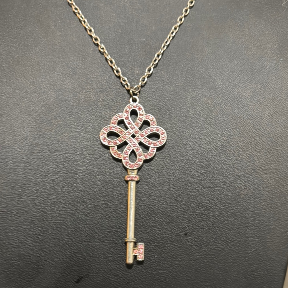 3/$12 Paparazzi Pink and Silver Vintage Key Necklace - Picture 2 of 2
